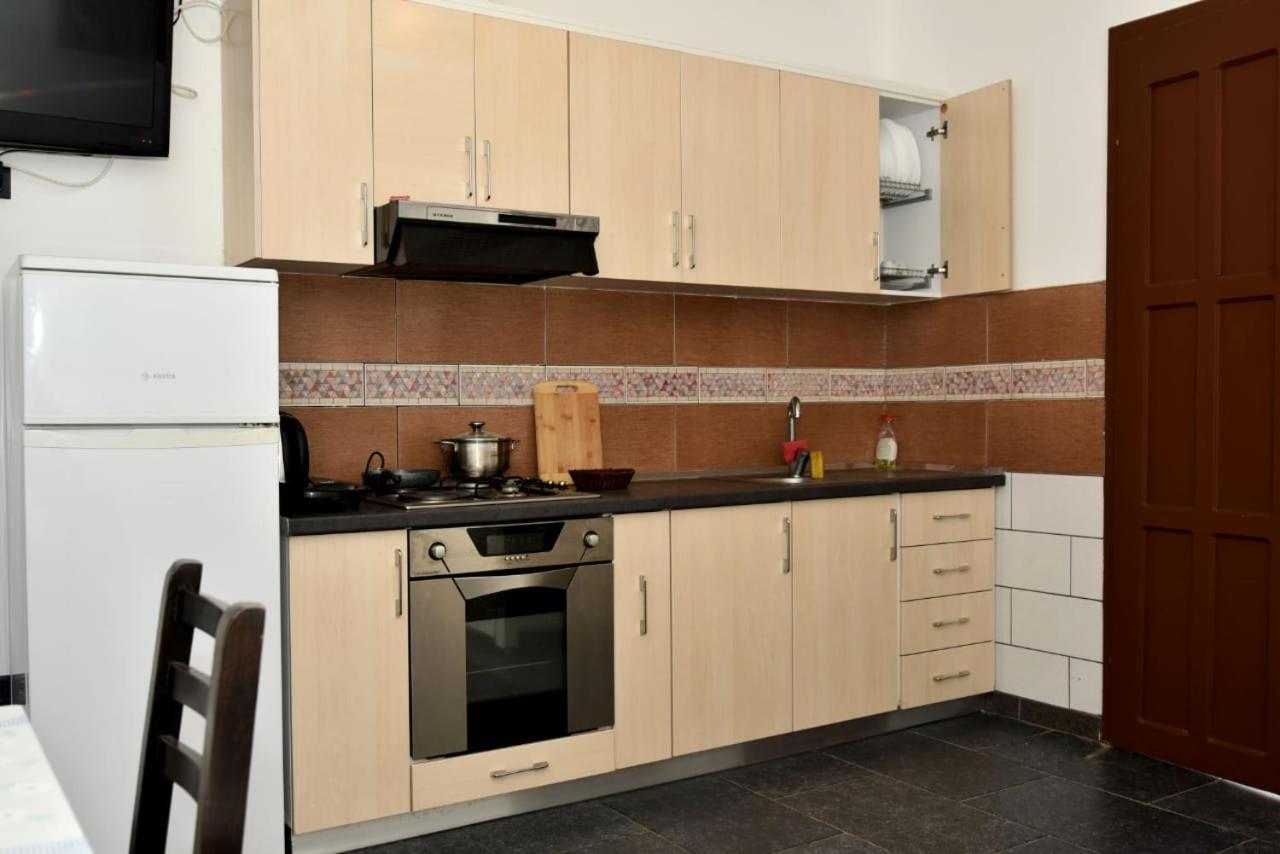 Villas Apartments Shahaj Вльора Екстер'єр фото