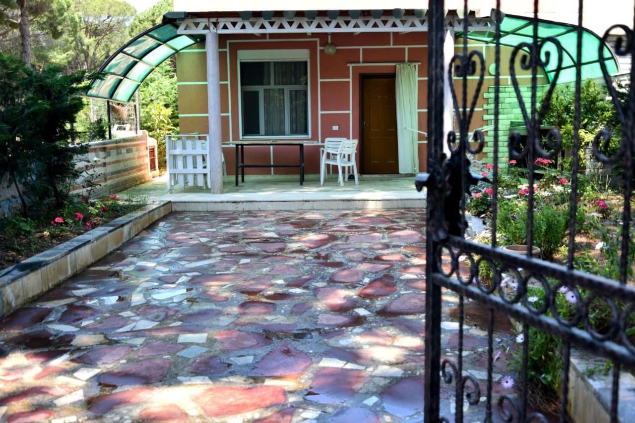 Villas Apartments Shahaj Вльора Екстер'єр фото